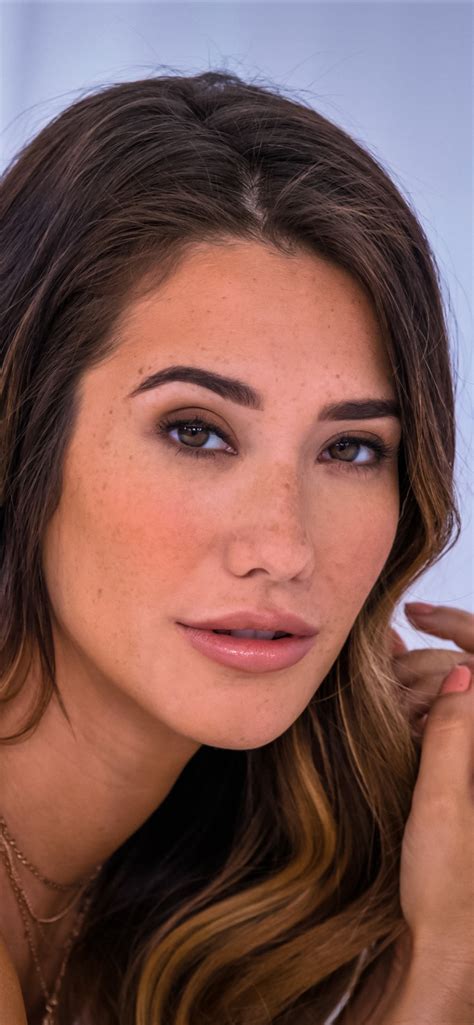 Vídeos pornô de Eva Lovia em 2024: Cenas de sexo da